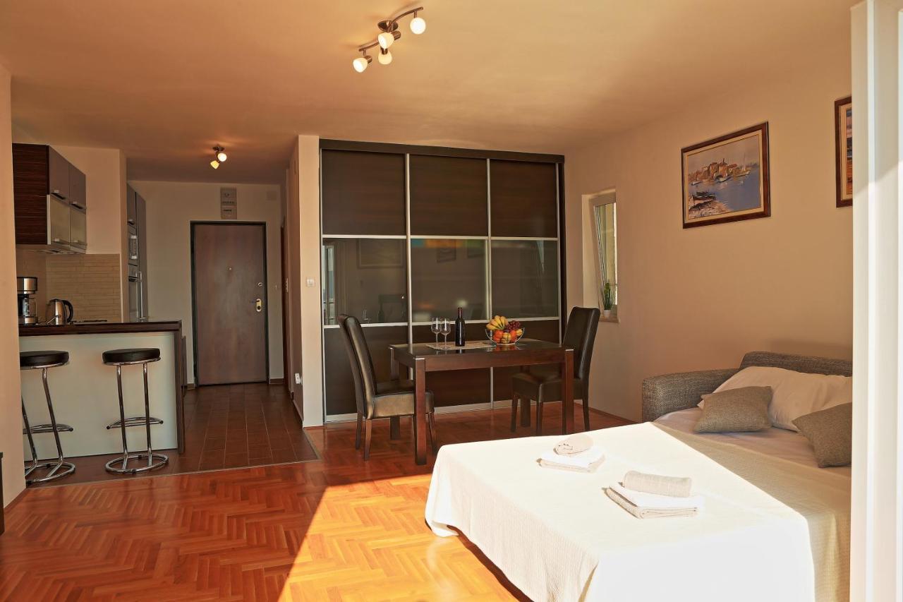 Studio Apartman Luka Senj  Zewnętrze zdjęcie